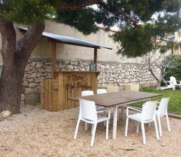 Sausset-les-Pins House | Tranquil Retreat in the Heart of Sausset - Pet Friendly