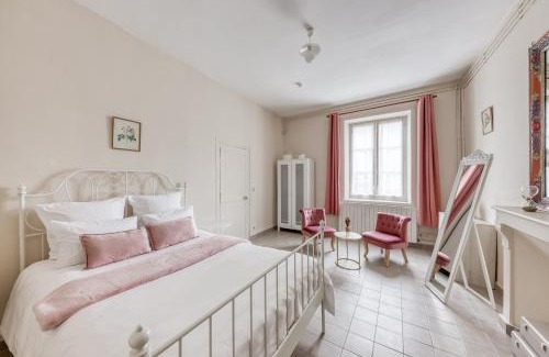 La Queue-les-Yvelines Apartment | Charming Getaway in Paris à la campagne near Versailles
