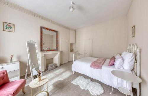 La Queue-les-Yvelines Apartment | Charming Getaway in Paris à la campagne near Versailles
