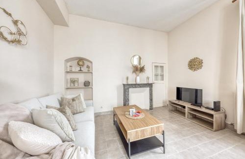 La Queue-les-Yvelines Apartment | Charming Getaway in Paris à la campagne near Versailles