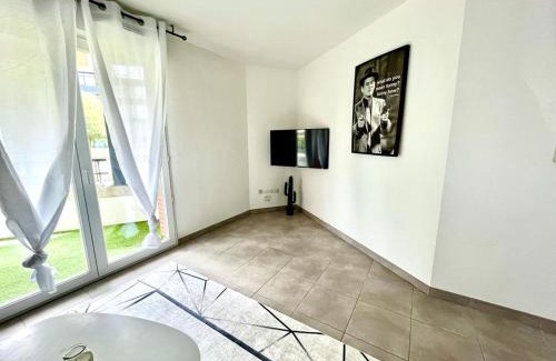 Colomiers Apartment | Ideal T2 in the Heart of the Aeronautics Hub, Rated 9.5