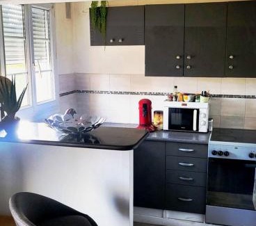 Alencon Apartment | Cozy T2 Apartment with Private Parking & Netflix Access