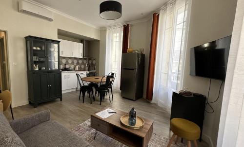 Toulon Apartment | Guest Rated 10/10 at T2 Cosy Mirabeau - Family Friendly Stay
