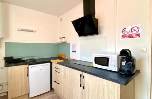 Auxerre Apartment | Cozy T2 Near Hospital with Free Parking for Families