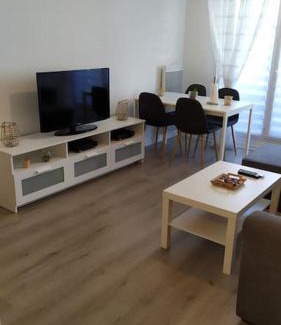 Mantes-la-Jolie Apartment | Convenient 42m² T2 Near Train Station, Just 30 Min to Paris