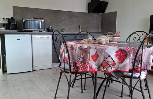 Enchastrayes Apartment | T2 detached apartment "les Ormes" chalet