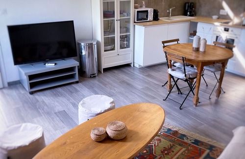 Carry-le-Rouet Apartment | Serene T2 Detached Home - 10 Min Walk to the Beach