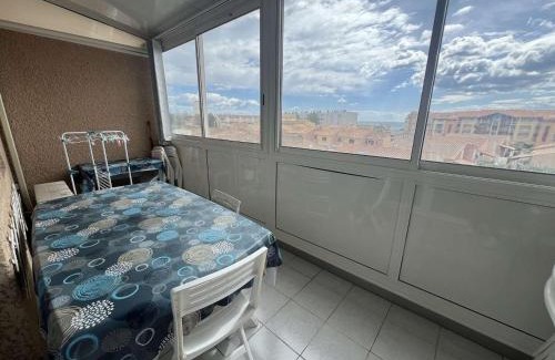 Valras-Plage Apartment | Family-Friendly T2 with Sea View, Steps from the Beach