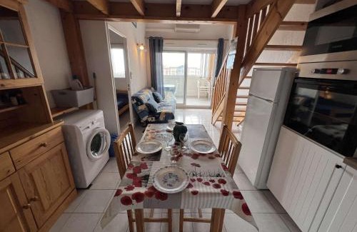 Valras-Plage Apartment | Family-Friendly T2 with Sea View, Steps from the Beach