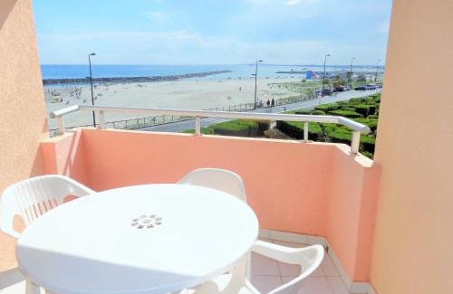 Sete Apartment | Oceanfront Retreat with Parking & Family-Friendly Vibe