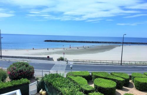 Sete Apartment | Oceanfront Retreat with Parking & Family-Friendly Vibe