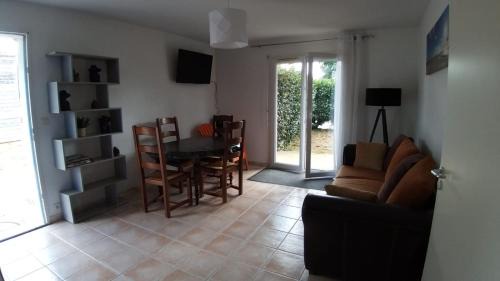 Port-des-Barques Apartment | Relaxing T2 with Pool Near Île Madame and Ocean Views