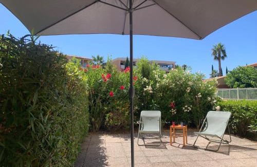 Le Lavandou Apartment | Relaxing T2 with Pool Access and Pet-Friendly Atmosphere