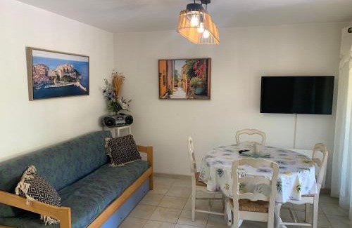 Le Lavandou Apartment | Relaxing T2 with Pool Access and Pet-Friendly Atmosphere