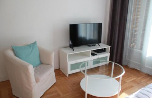 Le Piol Apartment | Cozy T2 with Ocean View, Steps from Local Attractions