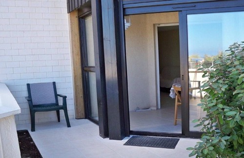 Lacanau-Ocean Apartment | Ocean-Facing T2 with Pool and Child-Friendly Amenities