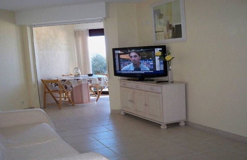 Lacanau-Ocean Apartment | Ocean-Facing T2 with Pool and Child-Friendly Amenities