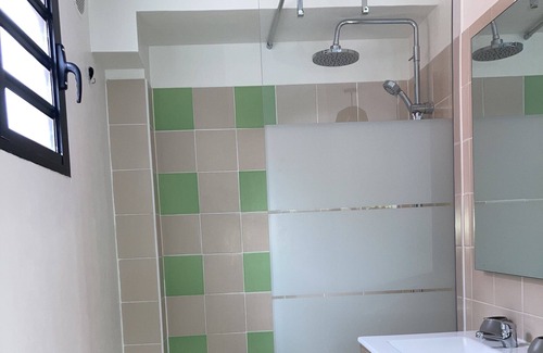 La Possession Apartment | T2 Fraichement Rénové, au Départ des Sentiers de Randonnées