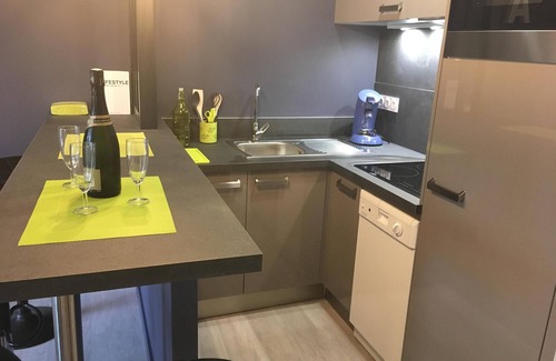Pornichet Apartment | Cozy T2 Near Beach with Pool & Ocean View – Rated 10/10