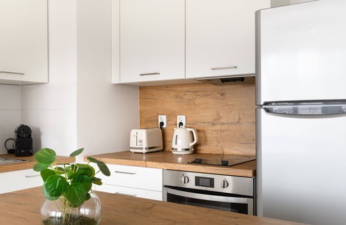 Part Dieu - Bir Hakeim Apartment | Comfortable T2 in Lyon with Garage and Spa Amenities