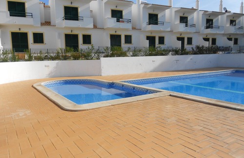 Sesmarias House | Experience T2 Galé: Poolside Retreat Near the Beach