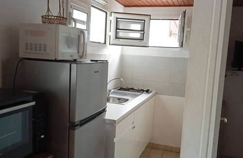 Trois-Rivieres Apartment | T2 ground floor of fenced villa, parking, near beach.
