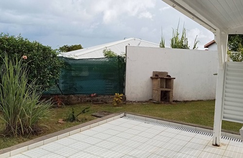 Trois-Rivieres Apartment | T2 ground floor of fenced villa, parking, near beach.