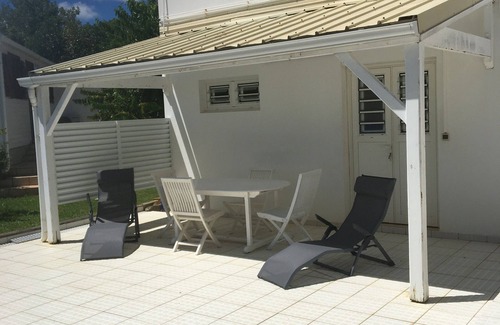 Trois-Rivieres Apartment | T2 ground floor of fenced villa, parking, near beach.