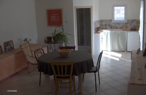 Cadenet Apartment | Accessible T2 Villa with Garden & Family-Friendly Amenities