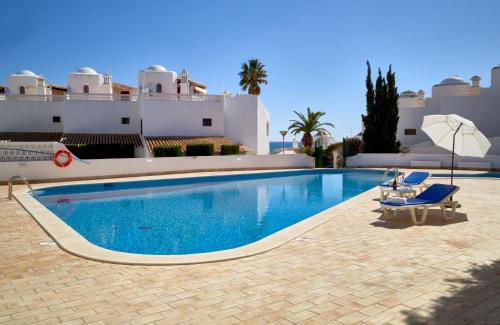Alporchinhos House | Pet-Friendly T3 Holiday Cottage Steps from the Beach