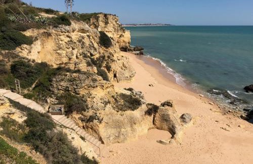 Alporchinhos House | Pet-Friendly T3 Holiday Cottage Steps from the Beach