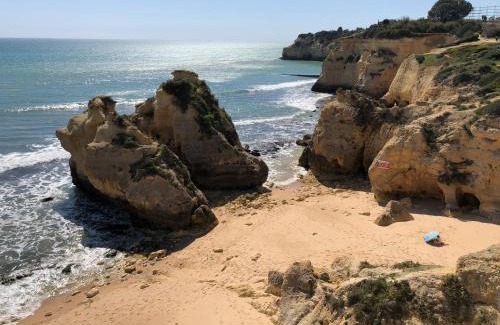 Alporchinhos House | Pet-Friendly T3 Holiday Cottage Steps from the Beach