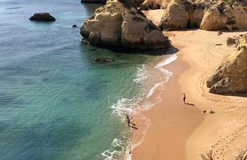 Alporchinhos House | Beachfront T2 Holiday Cottage with Pool & Ocean View
