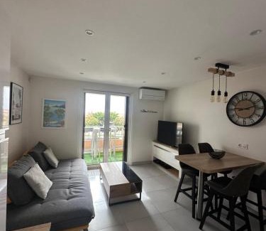 Giens Apartment | Oceanfront T2 Hyeres La Bergerie - 9.4/10 Guest Rated