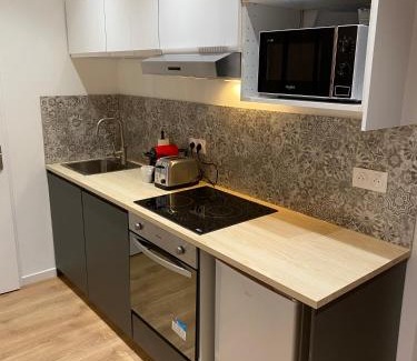 Castres Apartment | Explore T2 Hypercentre Jean Jaurès - Family-Friendly Stay