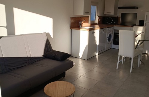 Gignac-la-Nerthe House | Convenient T2 Indépendant Near Côte Bleue Beaches