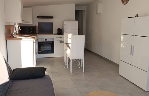 Gignac-la-Nerthe House | Convenient T2 Indépendant Near Côte Bleue Beaches