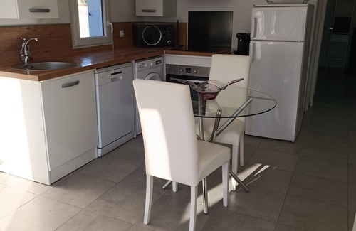 Gignac-la-Nerthe House | Convenient T2 Indépendant Near Côte Bleue Beaches
