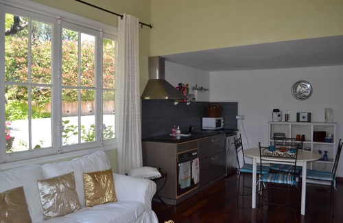 Chateauneuf-Grasse Apartment | Garden-Level Retreat with Pool and Ocean View - 10/10 Score