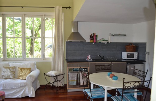 Chateauneuf-Grasse Apartment | Garden-Level Retreat with Pool and Ocean View - 10/10 Score