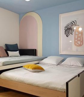 Neudorf Ouest Apartment | Discover L'ArtDéco: Family-Friendly with Convenient Parking