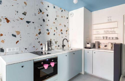 Neudorf Ouest Apartment | Discover L'ArtDéco: Family-Friendly with Convenient Parking
