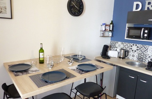 Faubourg-Raines Apartment | Experience T2 L'épicurienne: Near Cité de la Gastronomie