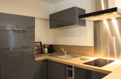 Aix-en-Provence Apartment | Tranquil T2 La Bergerie: Poolside Stay in Aix's Heart
