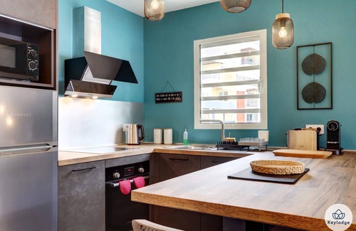 Saint-Denis Apartment | Explore T2 – Le Céladon*** in Vibrant Saint-Denis