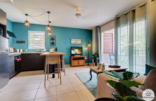 Saint-Denis Apartment | Explore T2 – Le Céladon*** in Vibrant Saint-Denis