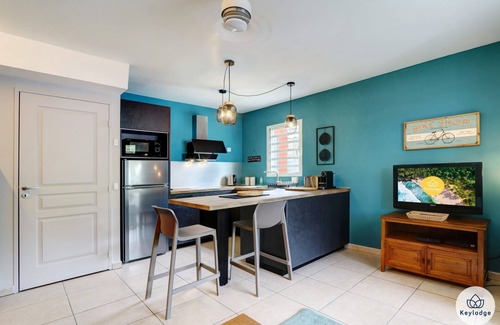 Saint-Denis Apartment | Explore T2 – Le Céladon*** in Vibrant Saint-Denis
