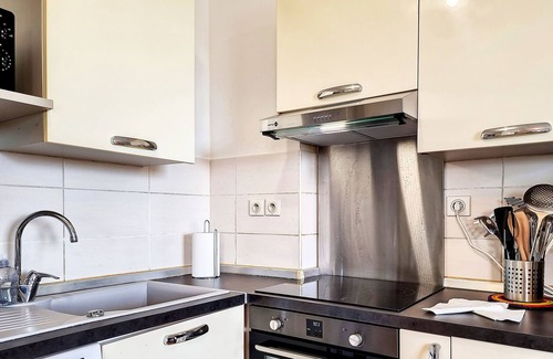 Saint-Denis Apartment | Convenient T2 - Louise: Family-Friendly Near Saint-Denis