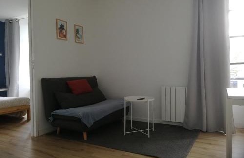 Segre Apartment | Bright T2 in Segré Center with Wifi & Netflix Access
