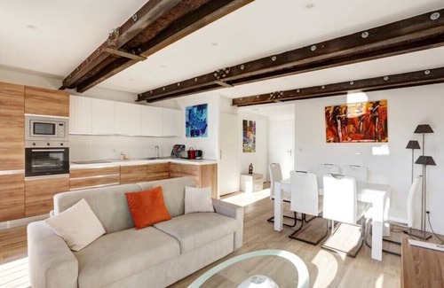 Le Suquet Apartment | Discover T2 Marché de Forville: Oceanfront with Pool Access